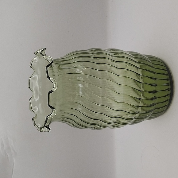 Vintage Green Vase With Swirls and Scalloped Rim 6.75" - Picture 2 of 8